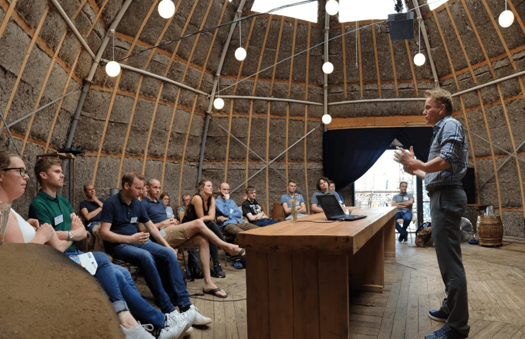 'Nuchtere kijk mixed reality in het onderwijs!'