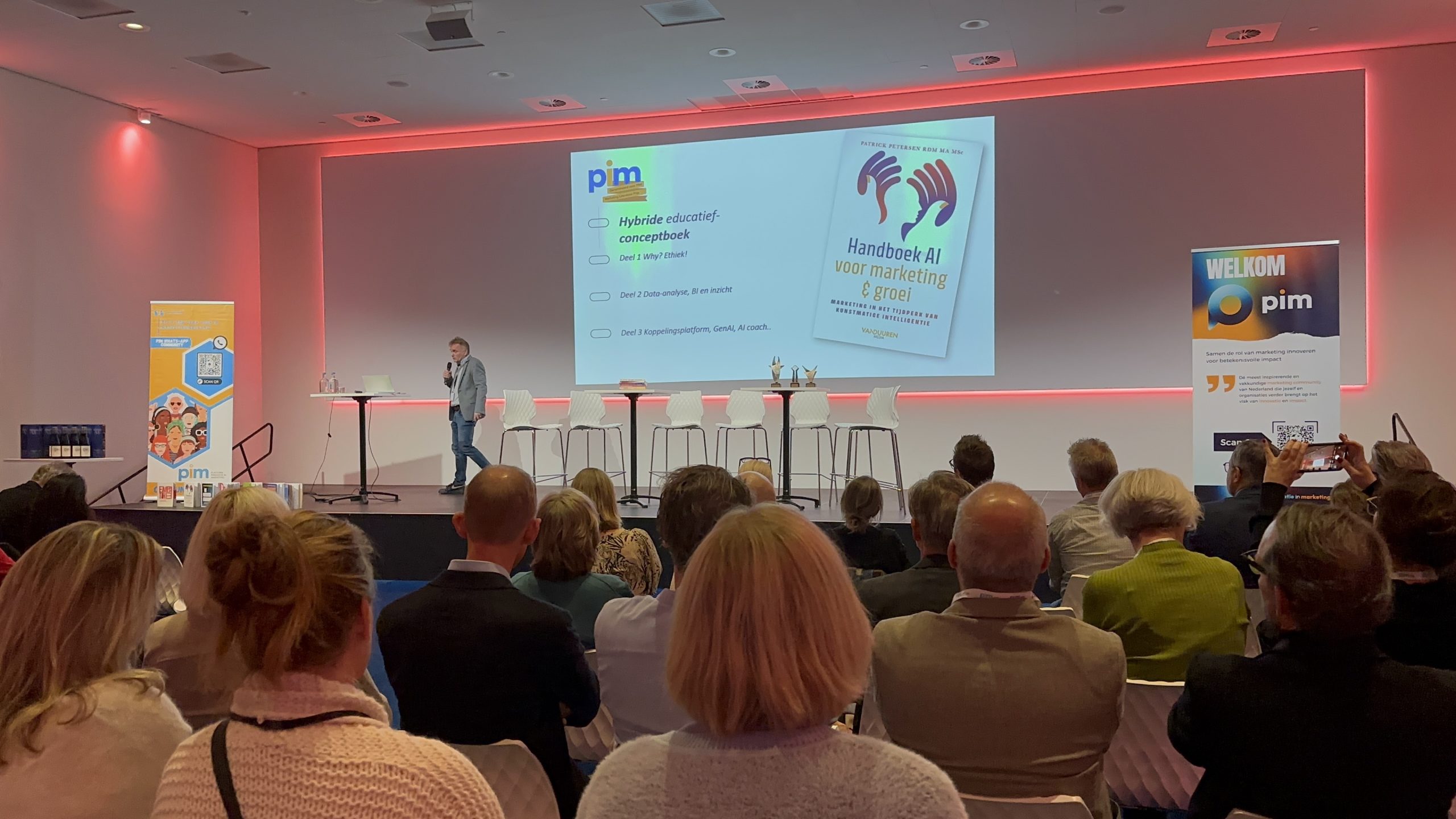 AtMost haar hybride Handboek.AI in de finale Marketingliteratuurprijs